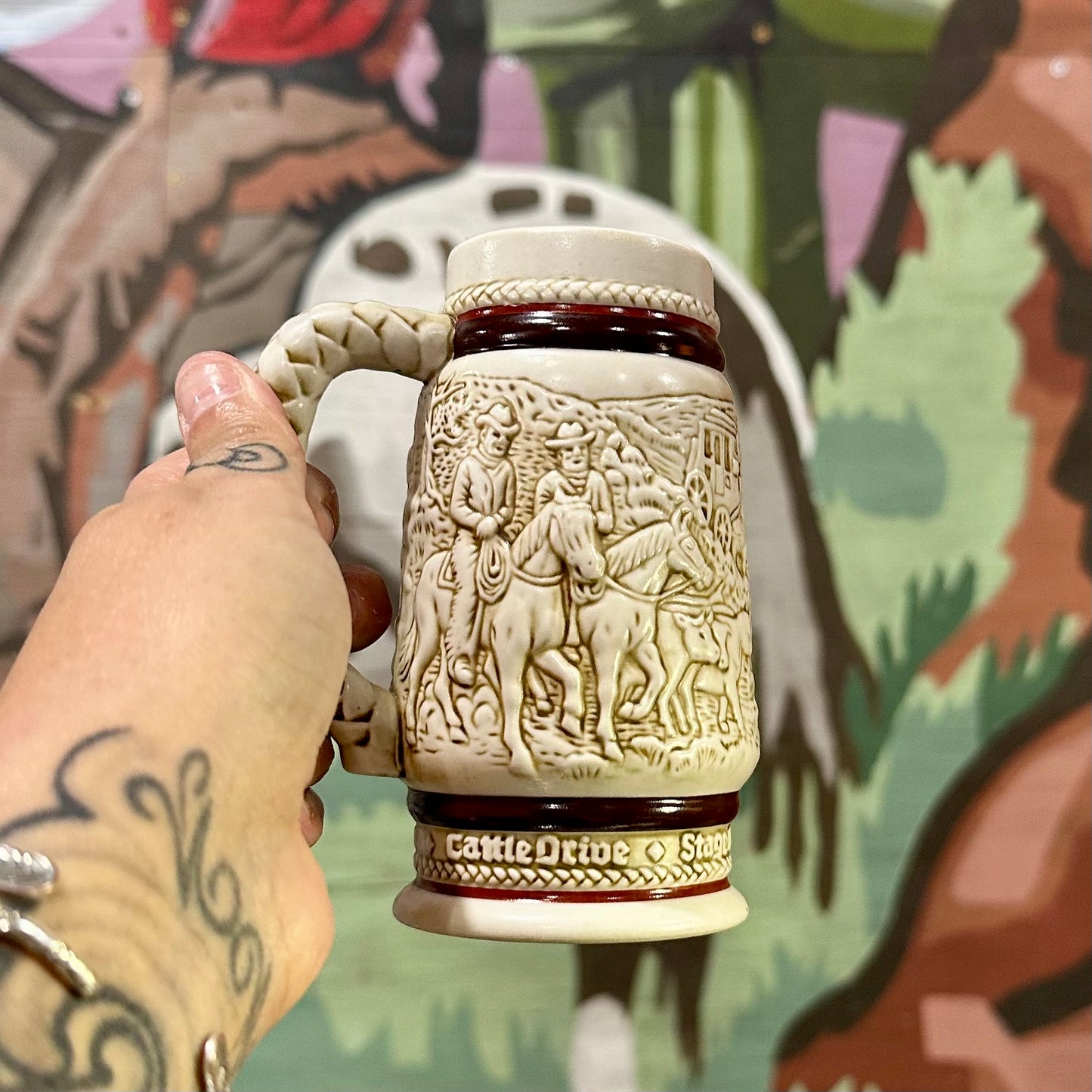 Mug Avon Stein